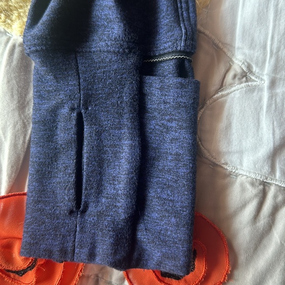 Long sleeve lululemon size 6 navy with thumb holes - Picture 4 of 4